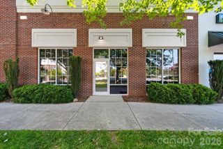 1381 N Center Street, Hickory, NC 28601