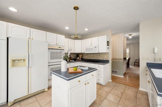 9211 Grange Hill Road, New Hartford, NY 13413