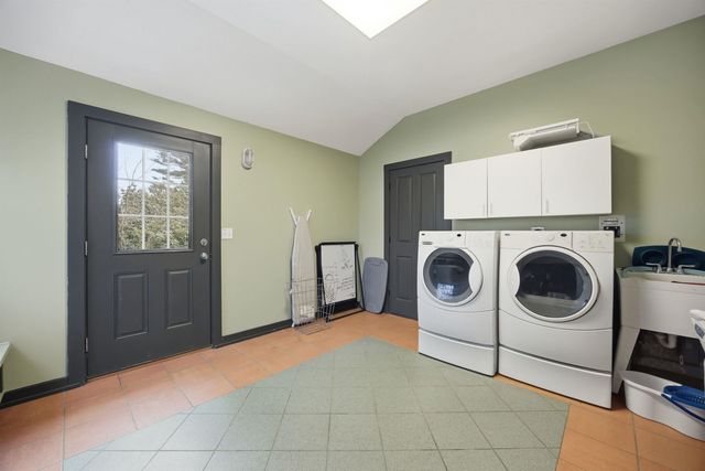 182 Winnicutt Road, Stratham, NH 03885