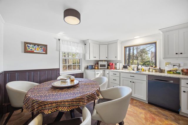 182 Winnicutt Road, Stratham, NH 03885