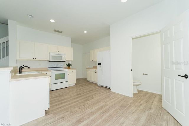 8350 VILLAGE EDGE CIRCLE 4, Fort Myers, FL 33919