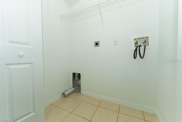 8350 VILLAGE EDGE CIRCLE 4, Fort Myers, FL 33919