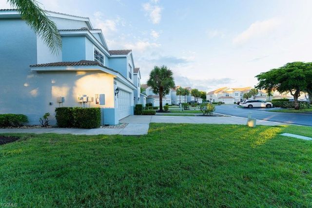 8350 VILLAGE EDGE CIRCLE 4, Fort Myers, FL 33919