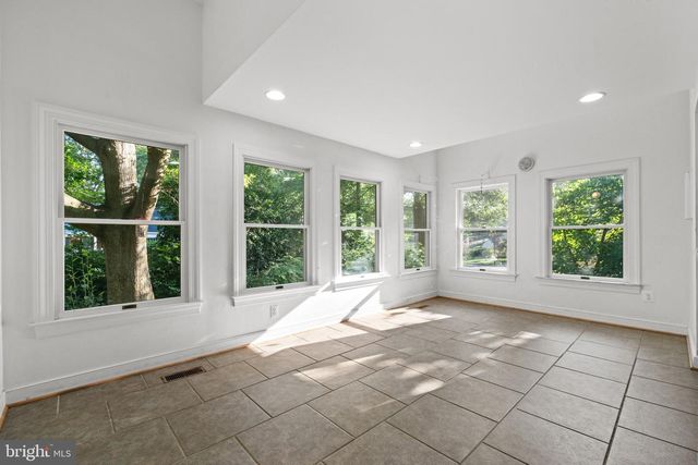 8721 WATERFORD RD, Alexandria, VA 22308