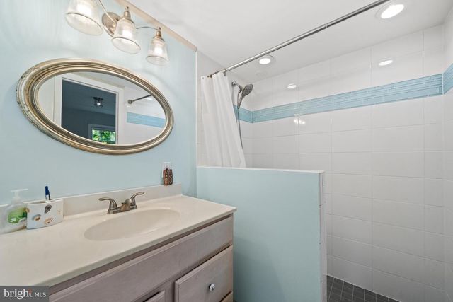 8721 WATERFORD RD, Alexandria, VA 22308