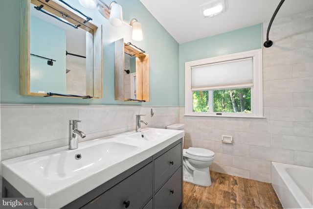 8721 WATERFORD RD, Alexandria, VA 22308