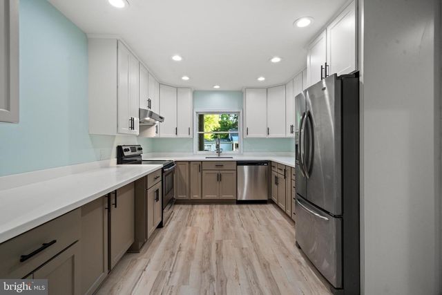 8721 WATERFORD RD, Alexandria, VA 22308