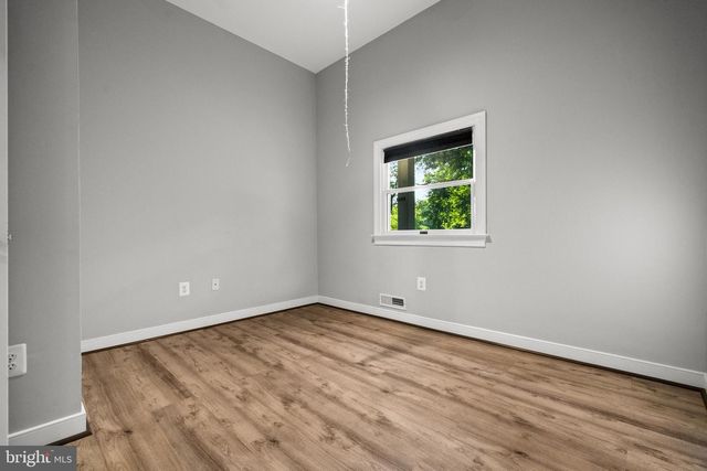 8721 WATERFORD RD, Alexandria, VA 22308