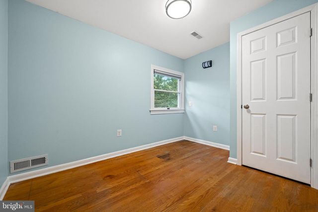 8721 WATERFORD RD, Alexandria, VA 22308