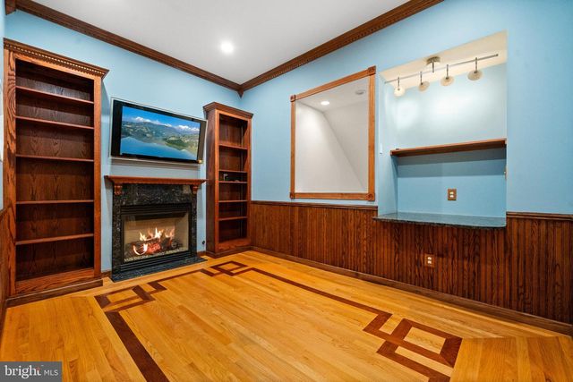 8721 WATERFORD RD, Alexandria, VA 22308
