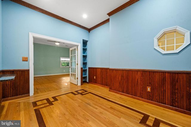 8721 WATERFORD RD, Alexandria, VA 22308