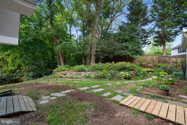 8721 WATERFORD RD, Alexandria, VA 22308