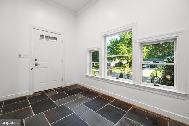 8721 WATERFORD RD, Alexandria, VA 22308