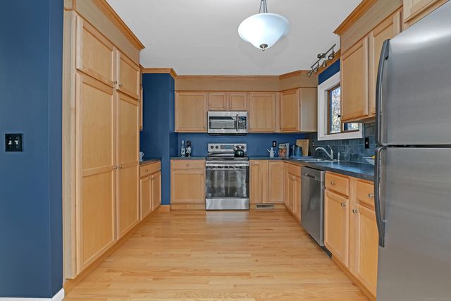 6 Mayflower Drive, Marlborough, CT 06447