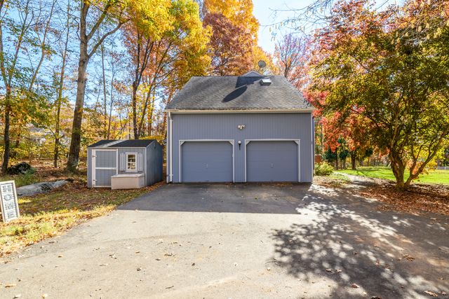 6 Mayflower Drive, Marlborough, CT 06447