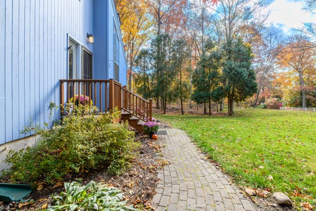 6 Mayflower Drive, Marlborough, CT 06447