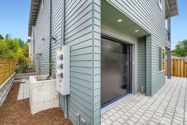 8810 41st Avenue SW, Seattle, WA 98136