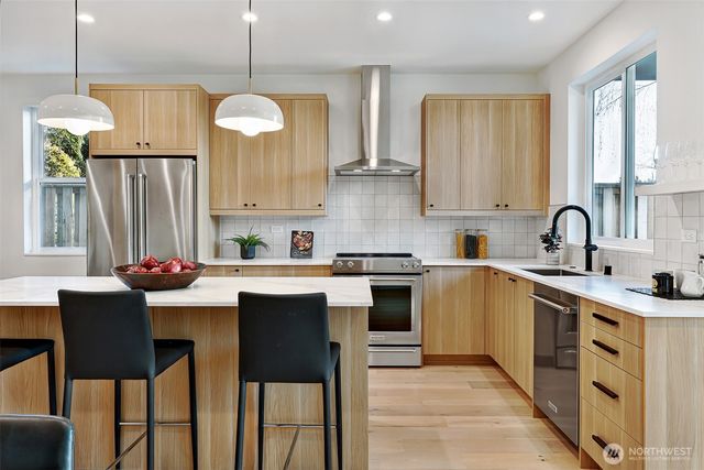 8810 41st Avenue SW, Seattle, WA 98136