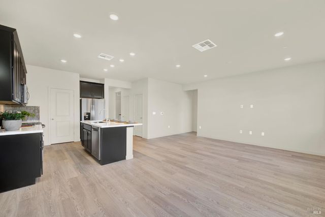 674 Shefford Dr, Vacaville, CA 95687