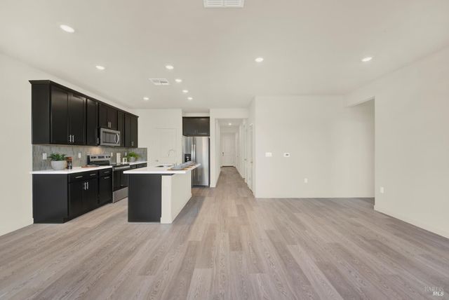 674 Shefford Dr, Vacaville, CA 95687