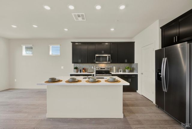 674 Shefford Dr, Vacaville, CA 95687