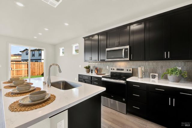 674 Shefford Dr, Vacaville, CA 95687