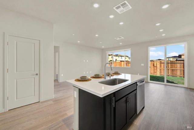 674 Shefford Dr, Vacaville, CA 95687