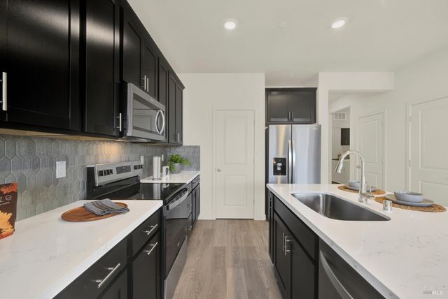 674 Shefford Dr, Vacaville, CA 95687