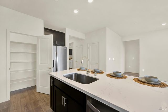 674 Shefford Dr, Vacaville, CA 95687