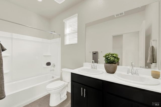 674 Shefford Dr, Vacaville, CA 95687