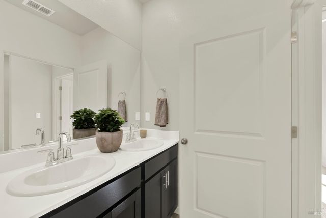 674 Shefford Dr, Vacaville, CA 95687