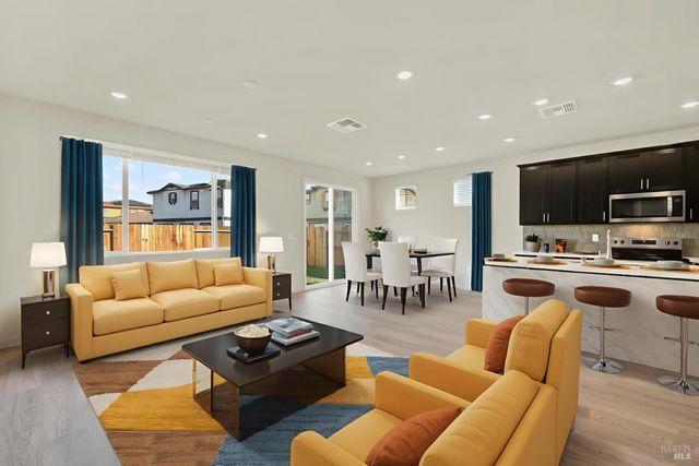 674 Shefford Dr, Vacaville, CA 95687