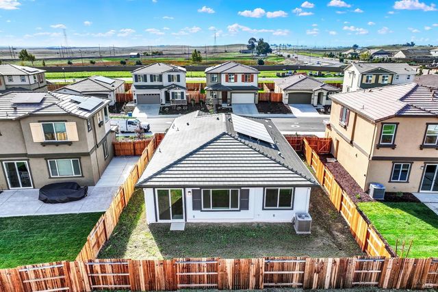 674 Shefford Dr, Vacaville, CA 95687