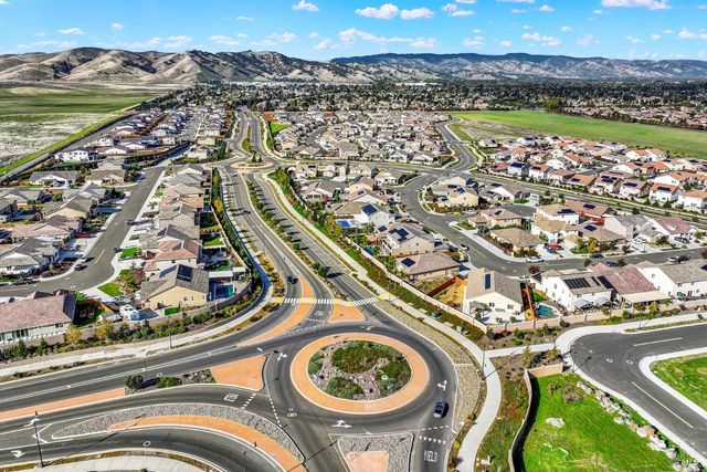 674 Shefford Dr, Vacaville, CA 95687