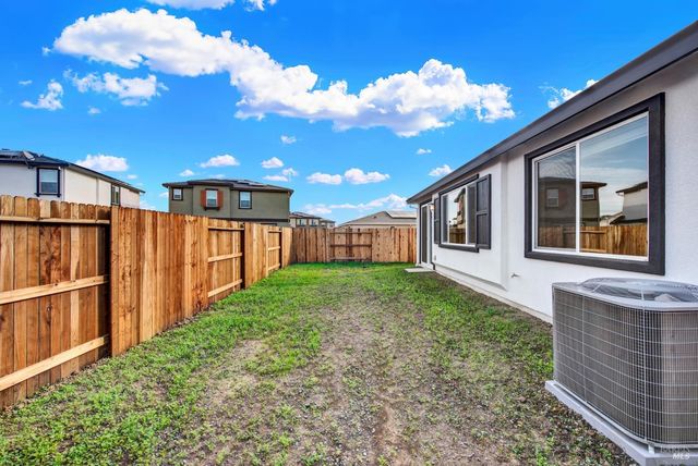 674 Shefford Dr, Vacaville, CA 95687