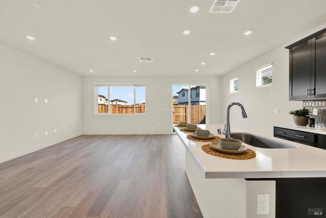 674 Shefford Dr, Vacaville, CA 95687