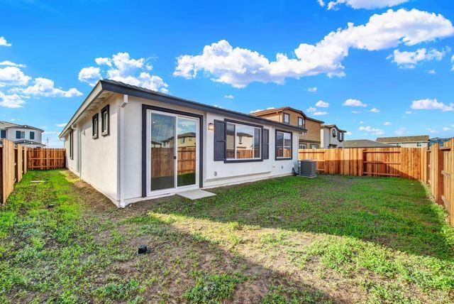 674 Shefford Dr, Vacaville, CA 95687