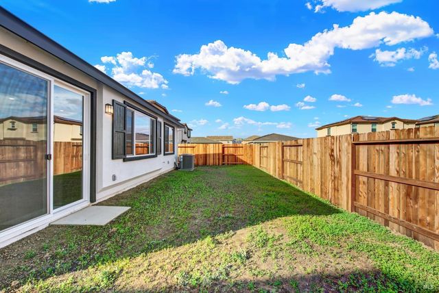 674 Shefford Dr, Vacaville, CA 95687