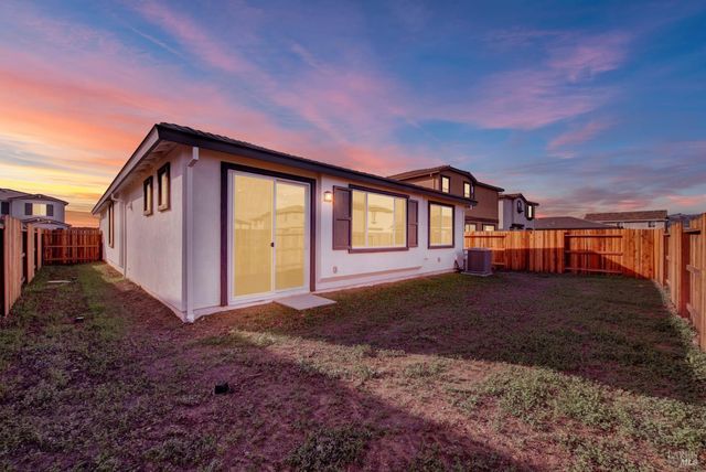 674 Shefford Dr, Vacaville, CA 95687