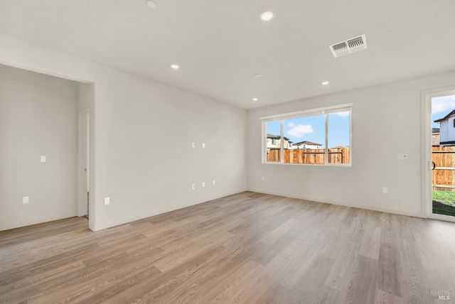 674 Shefford Dr, Vacaville, CA 95687