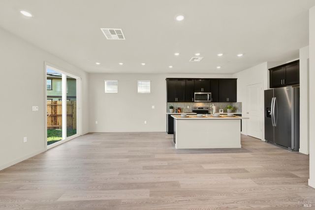 674 Shefford Dr, Vacaville, CA 95687