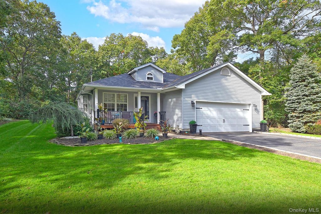 81 C Robinson Avenue, Medford, NY 11763 — photo 2
