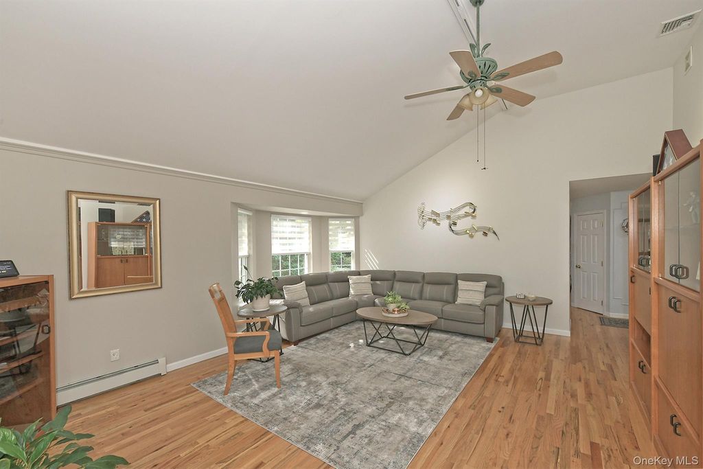 81 C Robinson Avenue, Medford, NY 11763 — photo 4