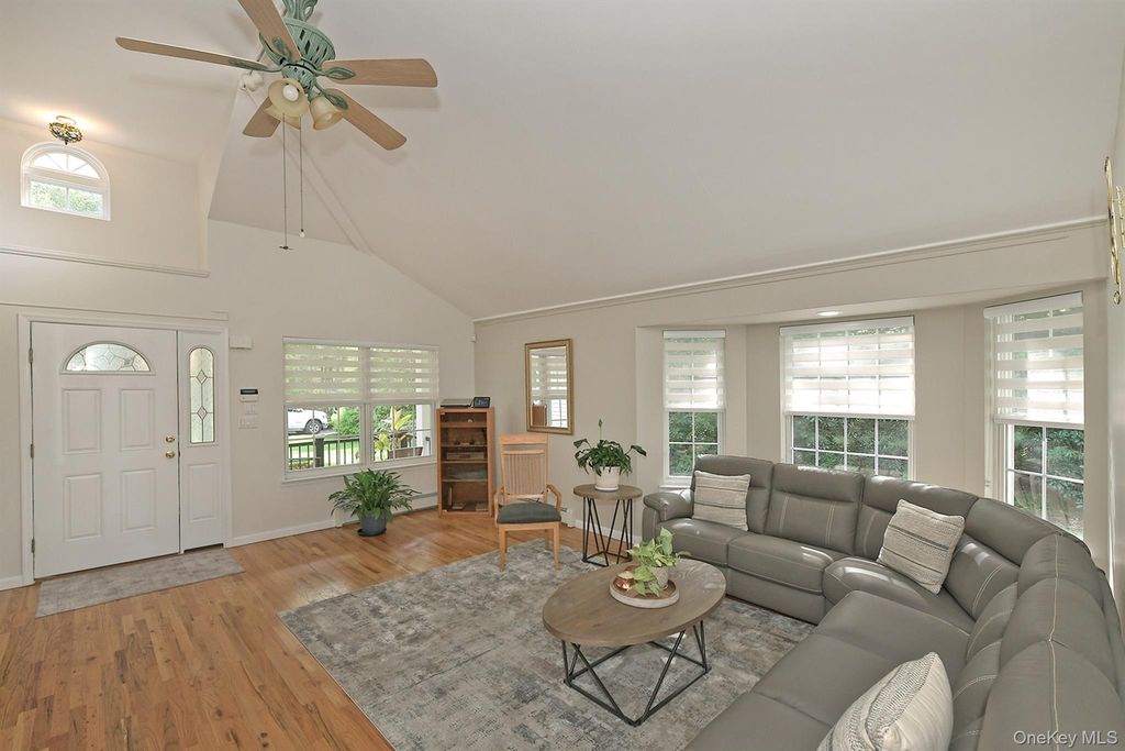 81 C Robinson Avenue, Medford, NY 11763 — photo 5