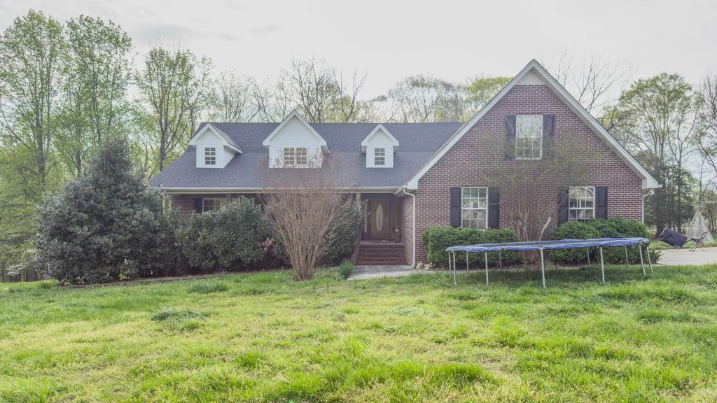 52 Wright Pl, Estill Springs, TN 37330
