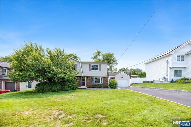 182 Coombs Drive, Paramus, NJ 07652