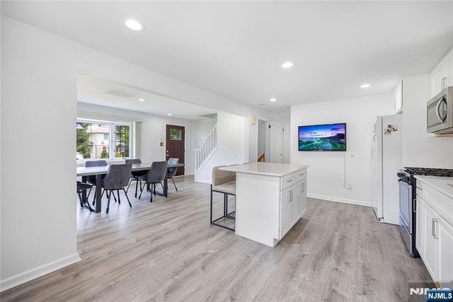 182 Coombs Drive, Paramus, NJ 07652