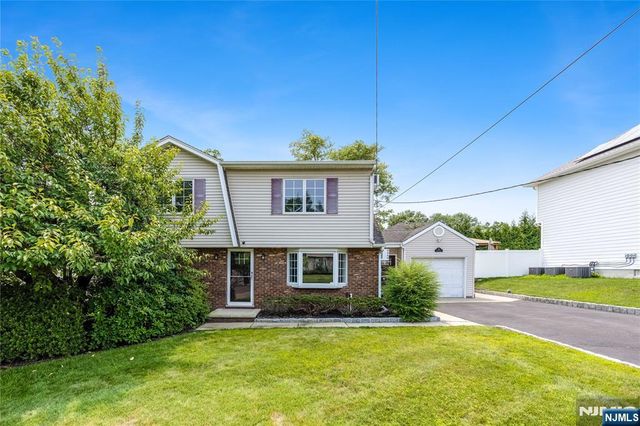 182 Coombs Drive, Paramus, NJ 07652