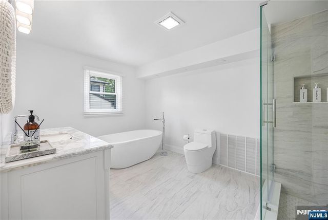 182 Coombs Drive, Paramus, NJ 07652
