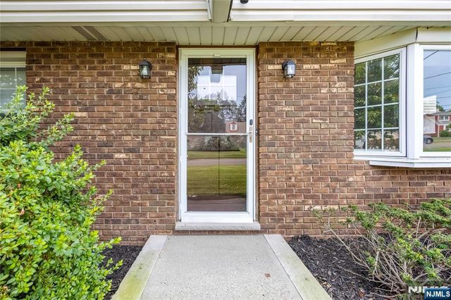 182 Coombs Drive, Paramus, NJ 07652
